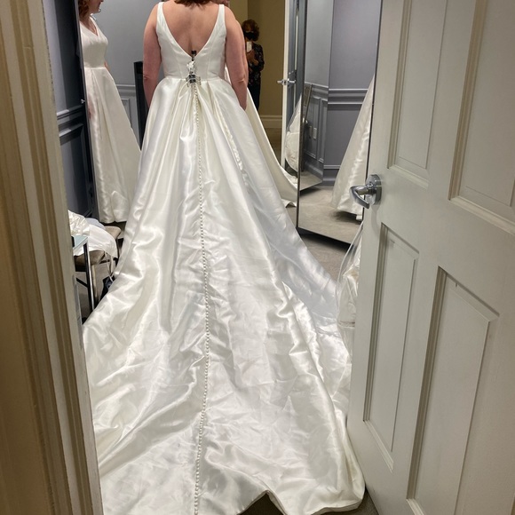 Michelle Roth Wedding Dress (Style: Future) - Picture 2 of 2